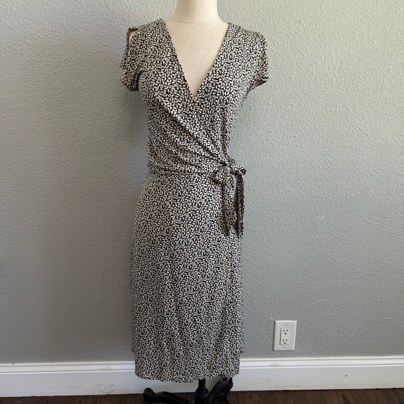 Ann Taylor Floral Wrap Dress Size 2 EUC - Picture 1 of 5